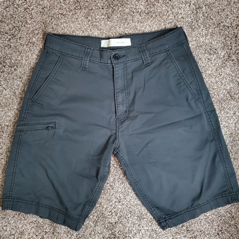 Signature Levi’s Cargo Shorts Men’s Size‎ 30 Gray 20.5” Length